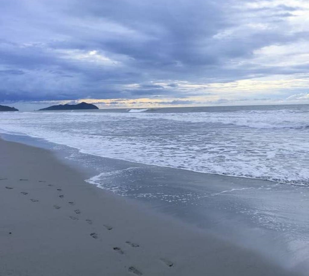 minicopy pantai emas fb background